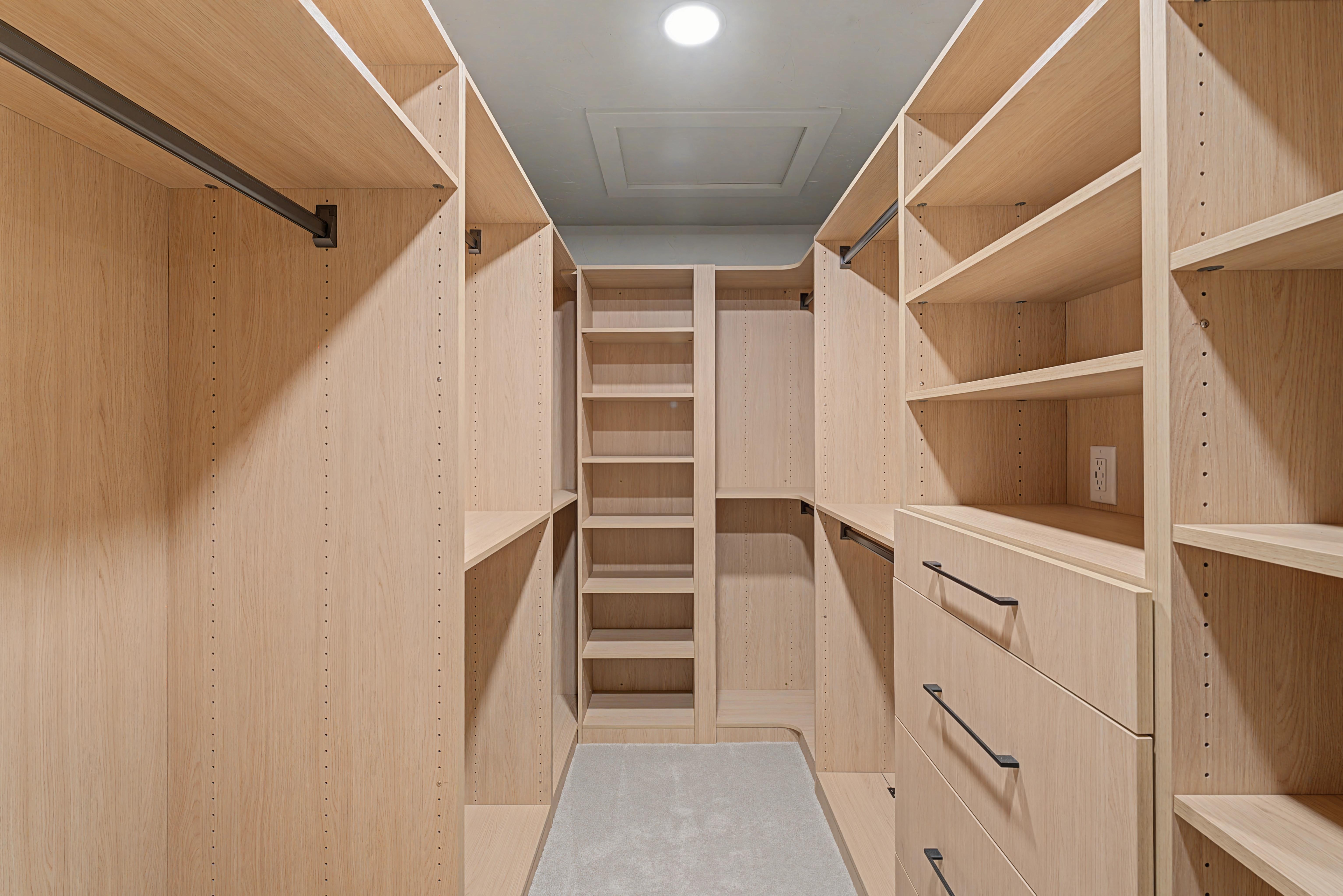 Ridgewood Bath vanity and recessed lighting